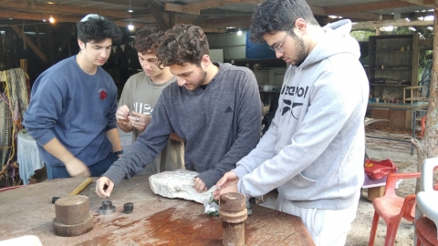 קבוצת צעירים יהודים ממערב אירופה ביקרו בכפר החשמונאים במושב שילת - חדשות חבל מודיעין ברמלוד נט